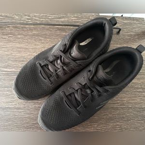 Men’s Skechers Archfit GoWalk Sneaker.  Gently used/Hardly worn.